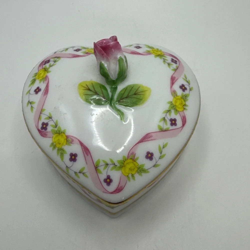 Vintage Lord & Taylor Heart Porcelain Trinket Box Rose Bud Lid Made in Japan